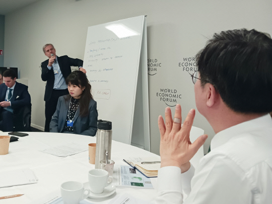 다보스포럼 세션에서 김동연 지사/사진제공=경기도